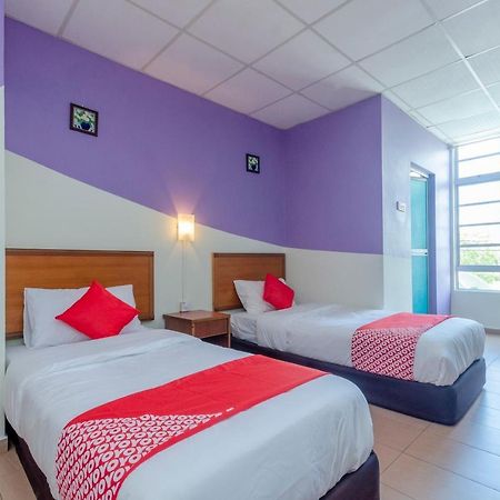 Oyo 702 D View Hotel Mersing Bagian luar foto