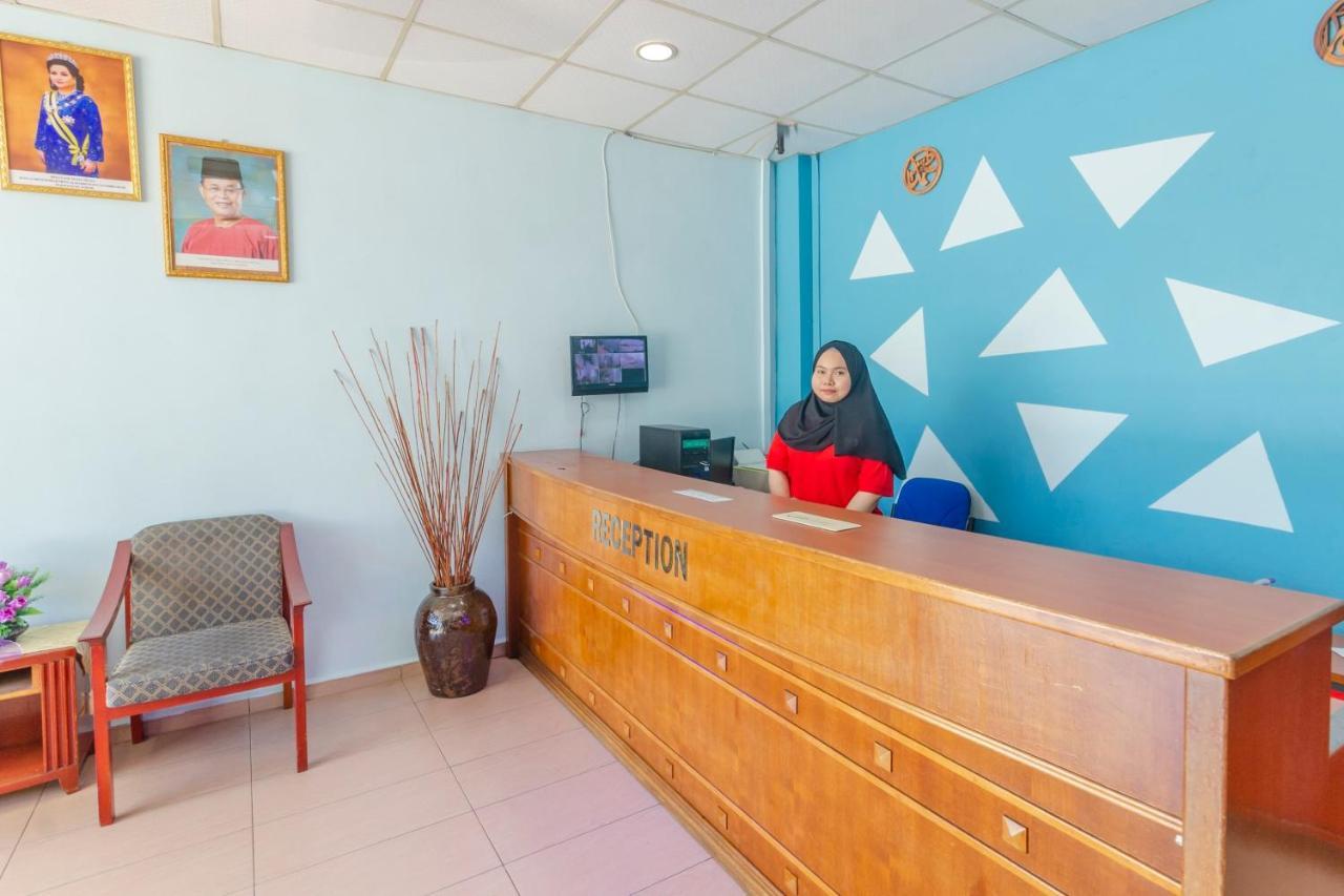 Oyo 702 D View Hotel Mersing Bagian luar foto