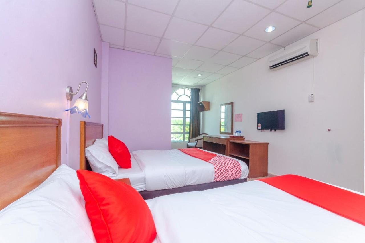 Oyo 702 D View Hotel Mersing Bagian luar foto