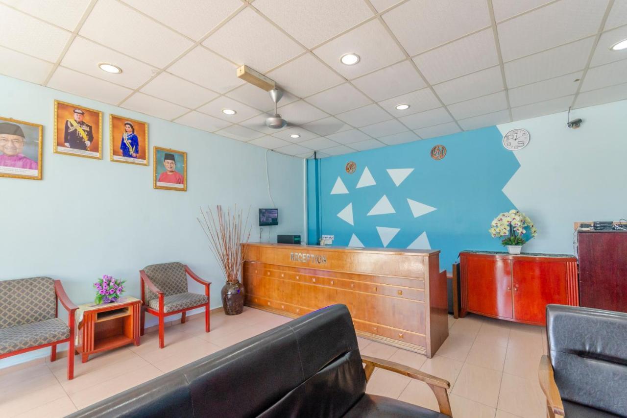 Oyo 702 D View Hotel Mersing Bagian luar foto